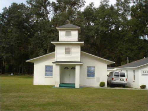 The Pleasant Plain Church. Most of the victims were buried in the church's cemetery.