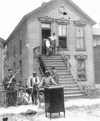 chicago race riot family leaving damaged home