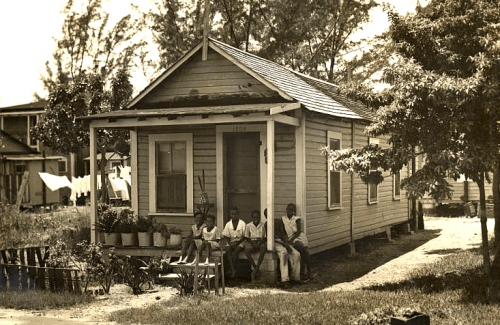 overtown housing kids on porch 19th st and 4th ave